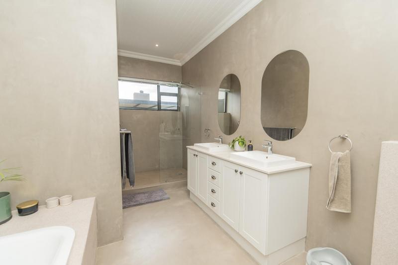 4 Bedroom Property for Sale in Kragga Kamma Eastern Cape